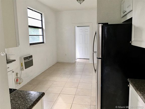 4th image of 620 NW 10th Ave #3