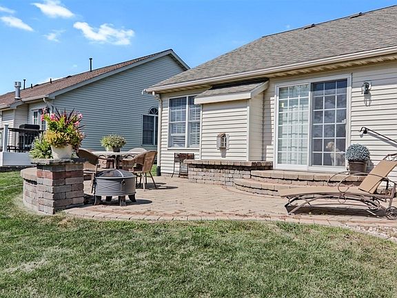 3rd image of 25 Inglewood Ln