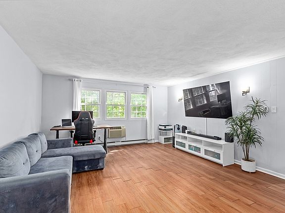 3rd image of 207 Samoset St APT A3