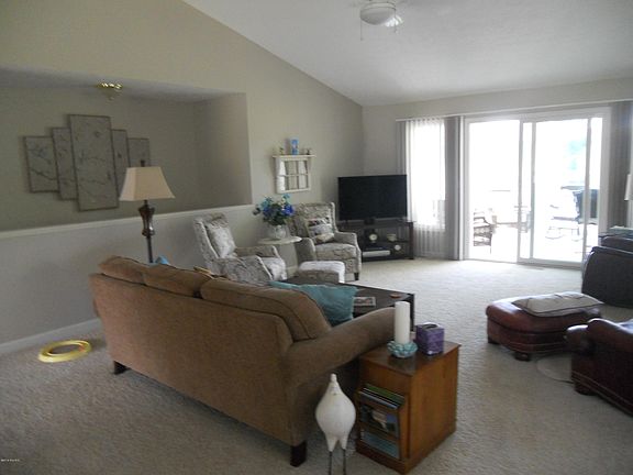 3rd image of 12404 Bayview Dr #0