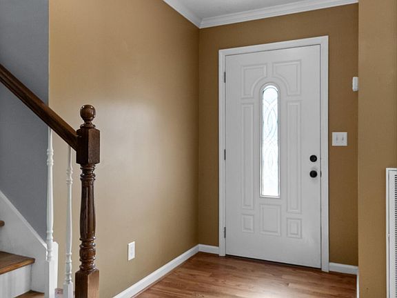 5th image of 637 N Valley Dr
