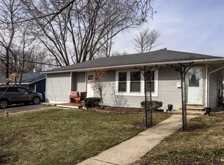 1810 Papoose Rd, Carpentersville, IL 60110
