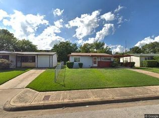 2216 Carruthers Dr, Fort Worth, TX 76112