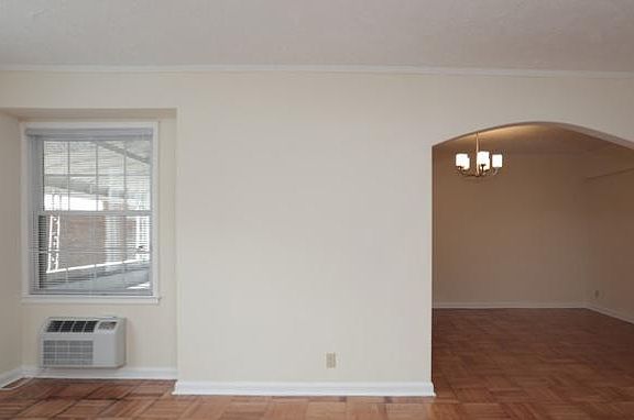 Wide Dining room