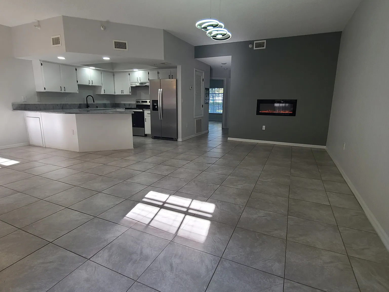 2 bed, 1050 sqft, $1,550 — Photo 2