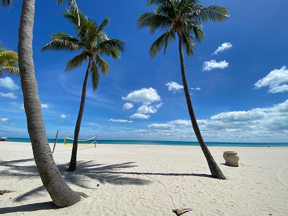 Close to Beach! Clean Shabby Chic Studio. Freshly Updated! 
Live or Virtual Tour this week!