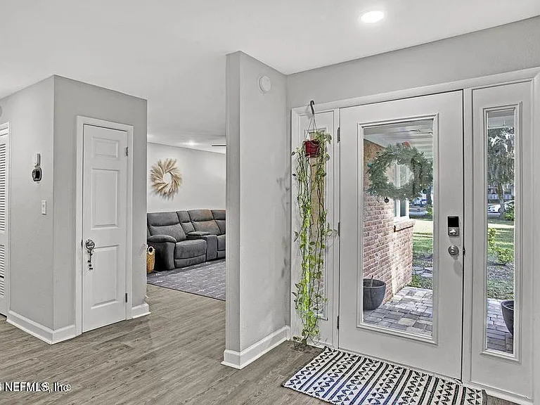 1542 Cellar Cir — Photo 22
