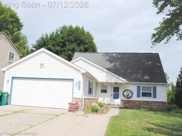 1673 Woodlake Cir, Brighton, MI 48116