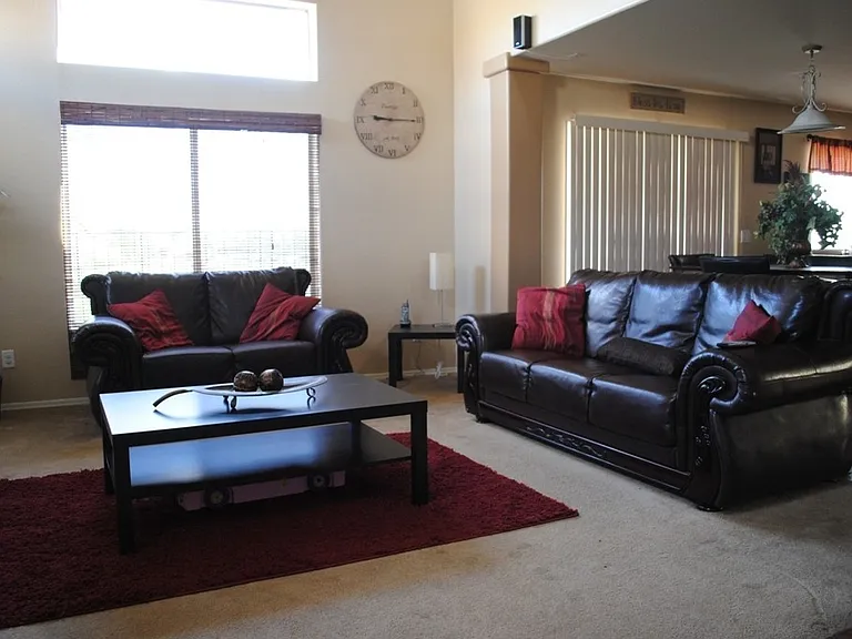 5401 W Grove St — Photo 3