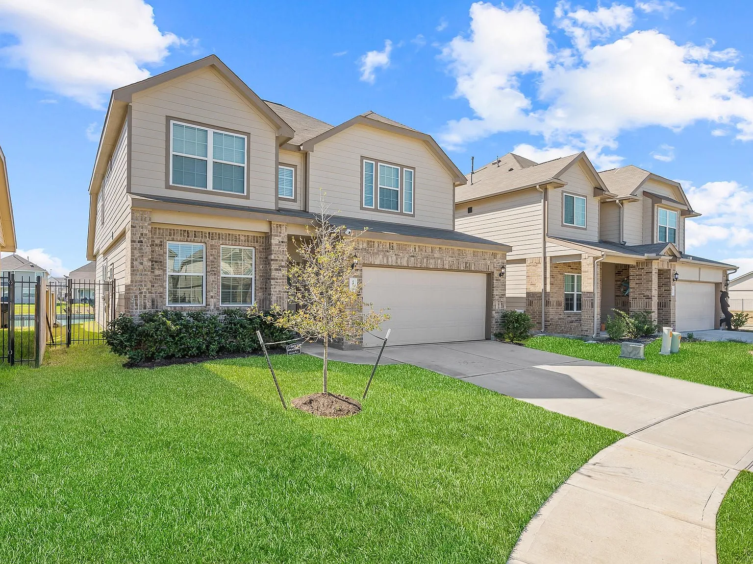 4 bed, 2.5 bath, 2246 sqft, $3,200 — Photo 2