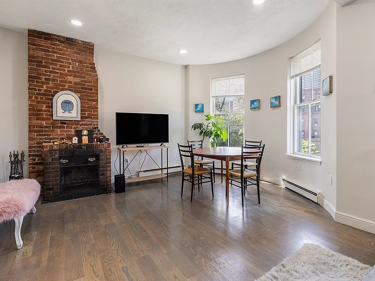 142 Chandler St #4 — Photo 3