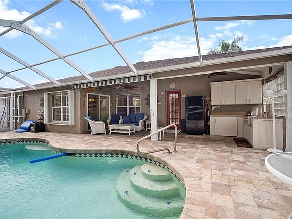 3rd image of 2711 Villa Dr