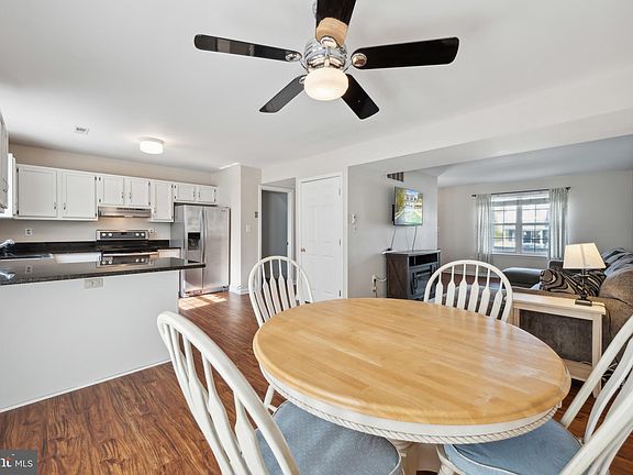 4th image of 821 205th St
