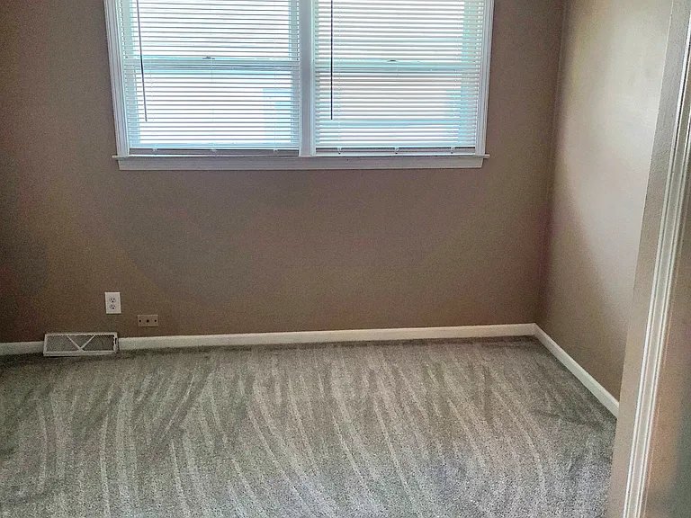 4038 W Green Tree Rd — Photo 9