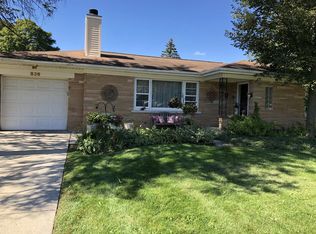 836 Cedar Ter, Deerfield, IL 60015