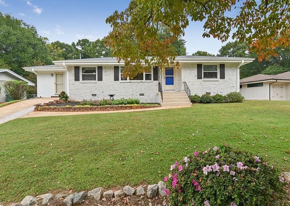 1st image of 905 Lake Ct SE