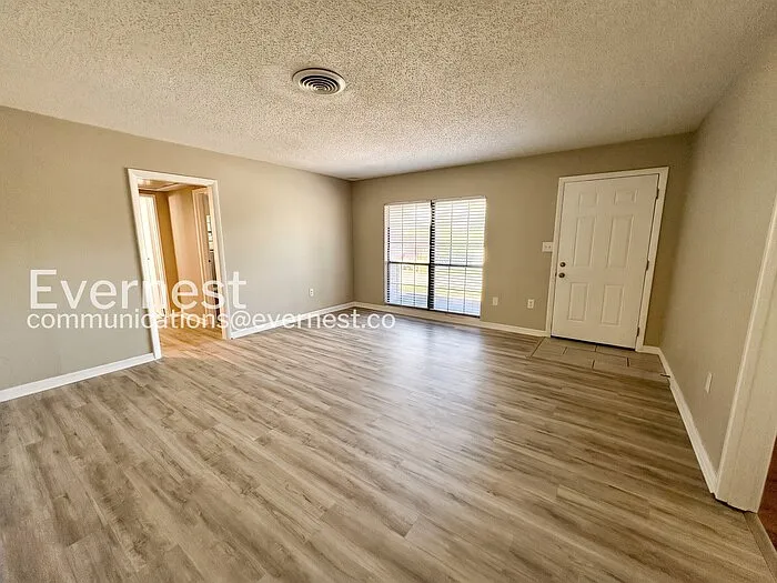 2112 Wolf Rd — Photo 7