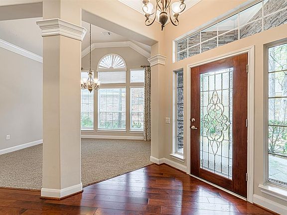 3rd image of 118 N Dylanshire Cir