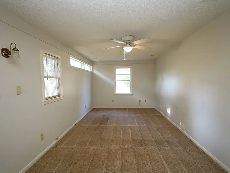 818 Stillwater Dr — Photo 9