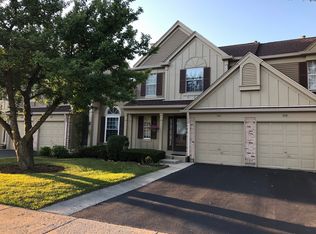 102 Peach Tree Ln, Westmont, IL