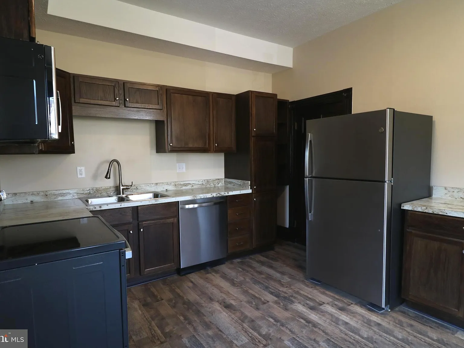 2 bed, 1344 sqft, $1,600 — Photo 4