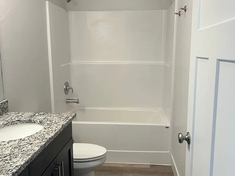 835 S 2380 W — Photo 39