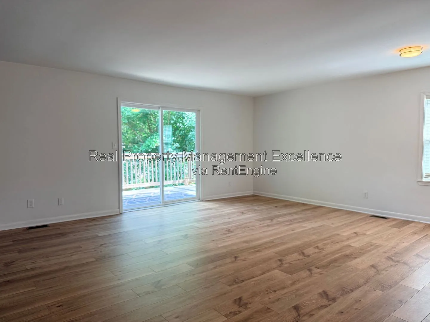 4 bed, 3.0 bath, 2295 sqft, $2,600 — Photo 3