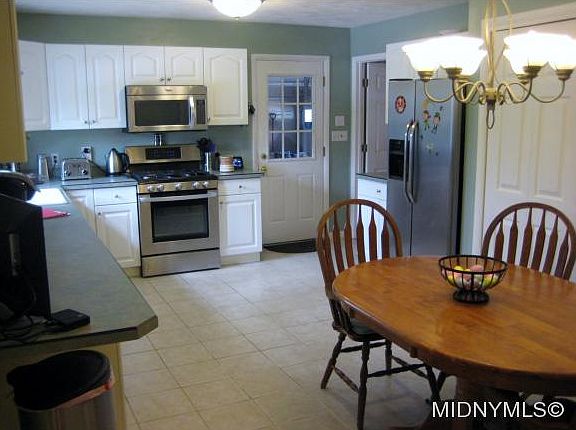 3rd image of 5 Longfellow Dr
