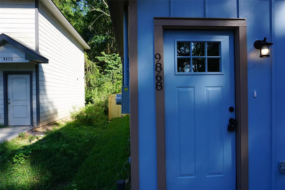 Building Photo - 9868 Arbor Oak