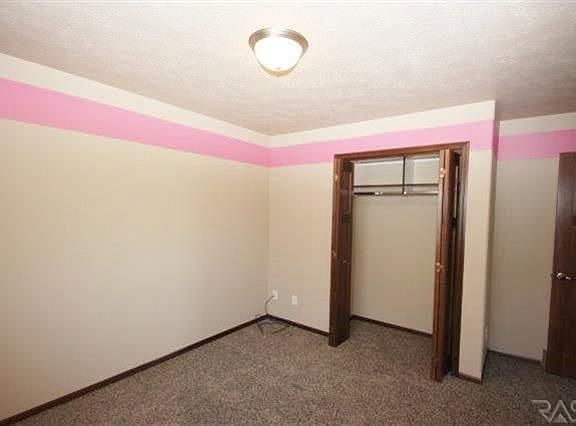 4th image of 407 Adrianna Ave
