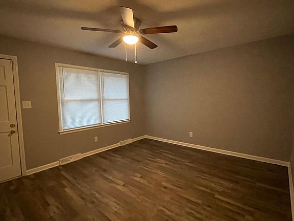 3rd image of 205 Lancaster Rd