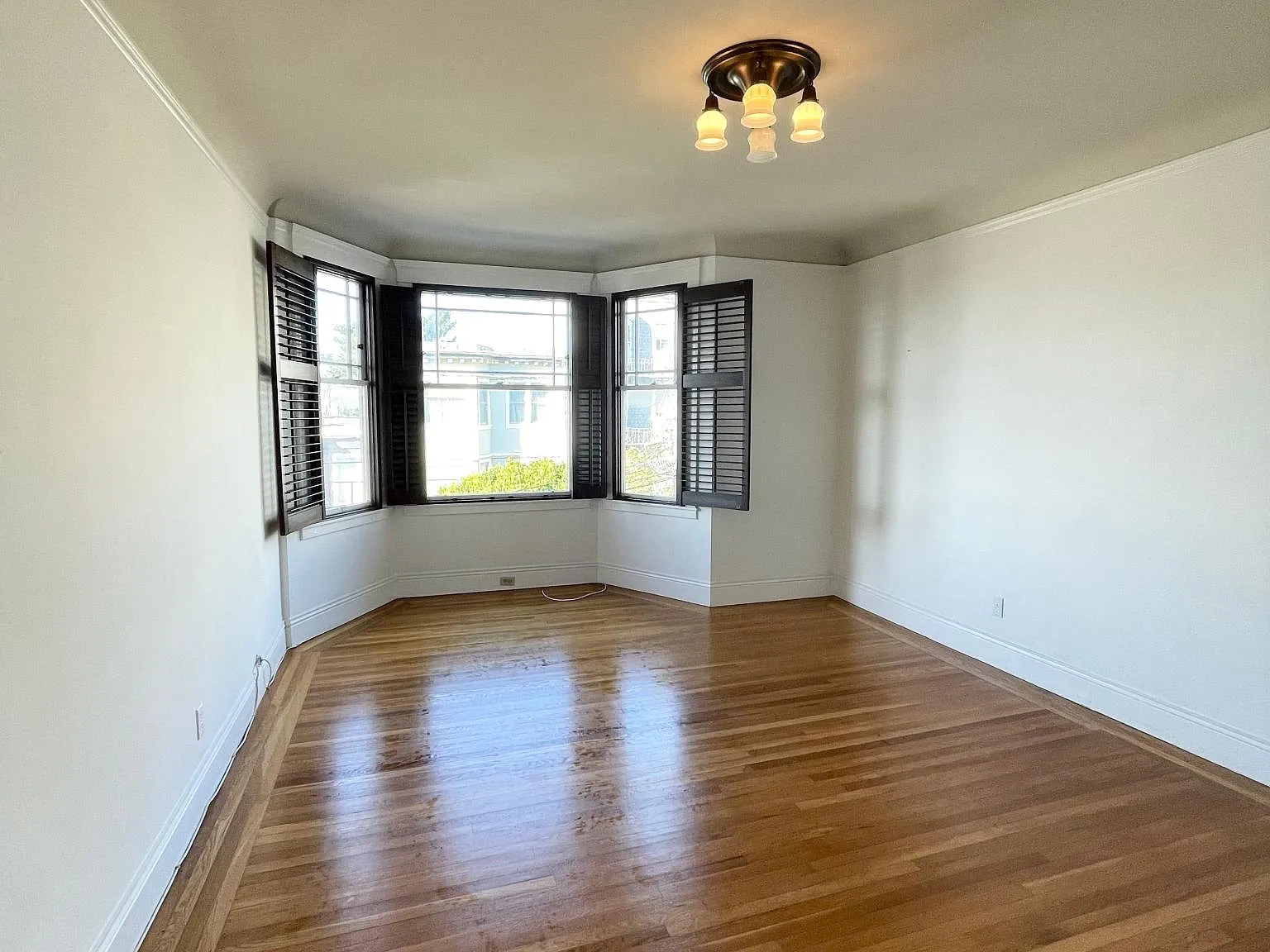 1375 Green St — Photo 2