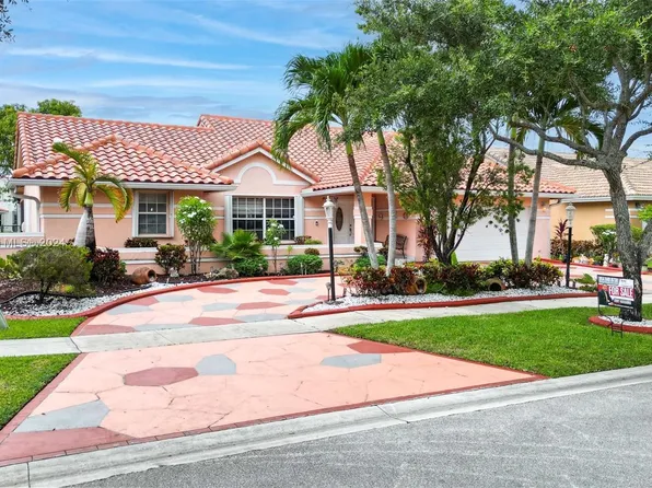 556 NW 164th Ave, Pembroke Pines, FL 33028