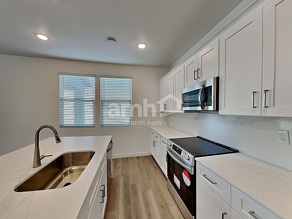 3rd image of 18454 W Cottontail Ln