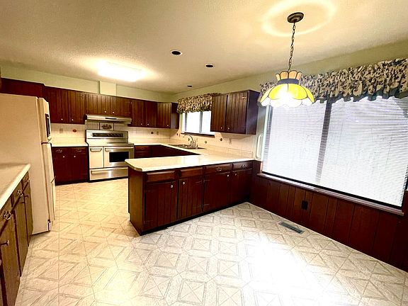 3rd image of 6704 Larvik Ct