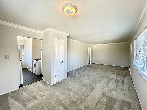 3rd image of 466 N Fair Oaks Ave #5