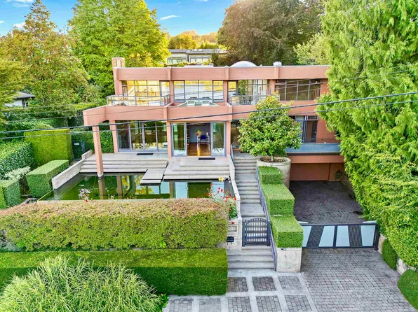 687 Beachview Dr, North Vancouver, BC V7G 1P8