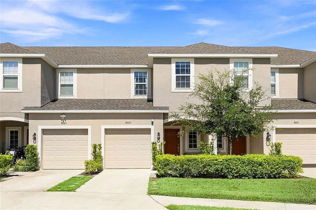 3 bed, 2.5 bath, 1373 sqft, $5,800 — Photo 2