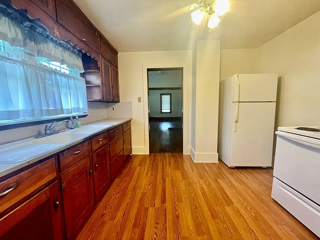 2 bed, 1.0 bath, 1006 sqft, $950 — Photo 3