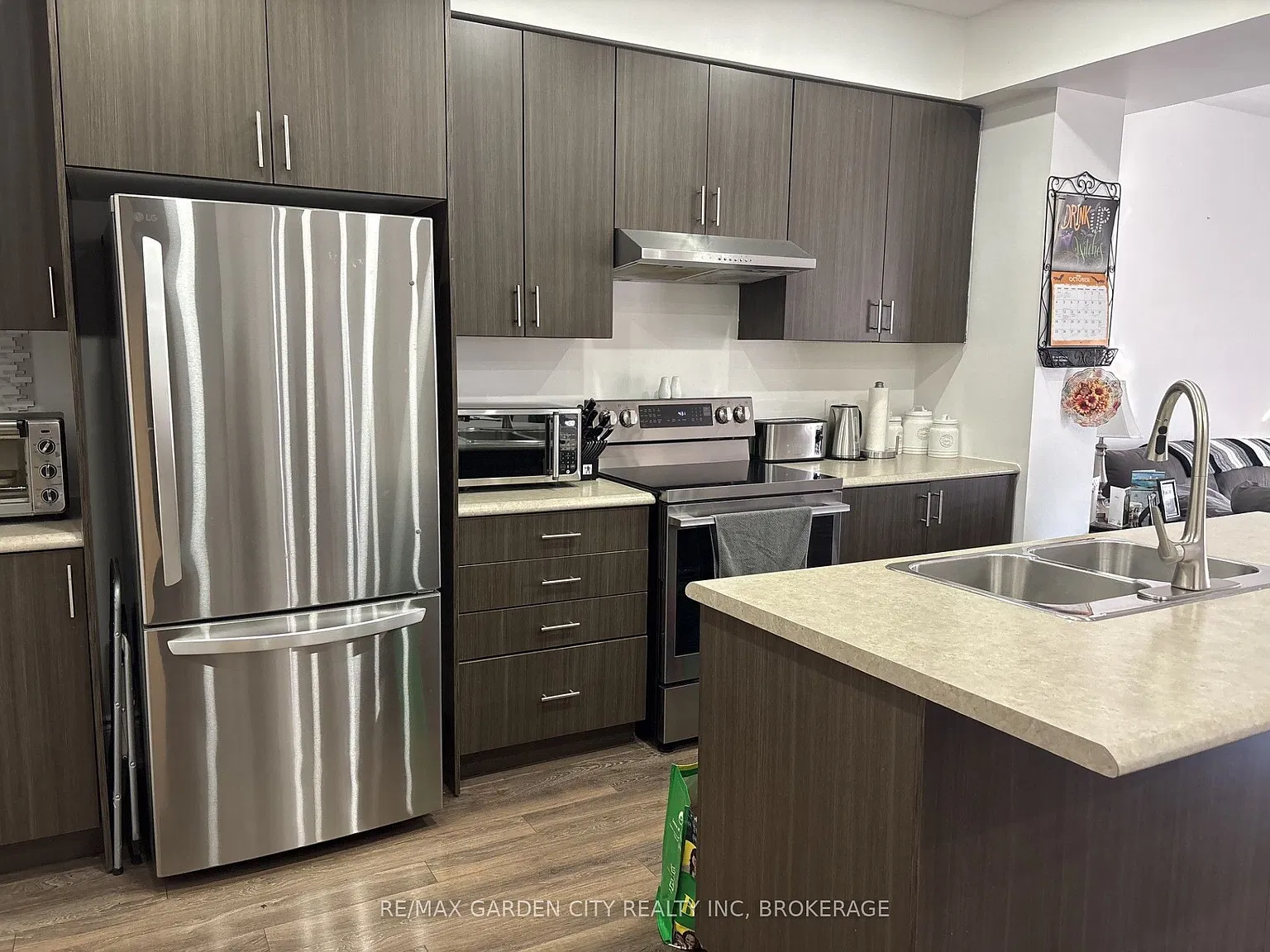 3 bed, $2,400 — Photo 3
