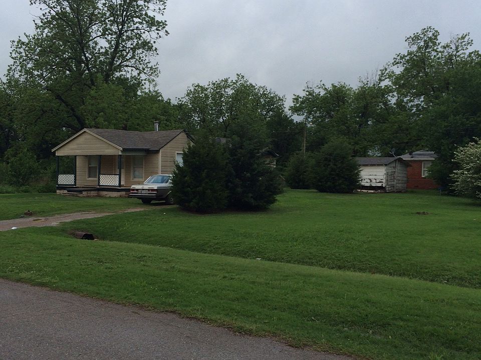 2nd image of 904 SW 2nd St