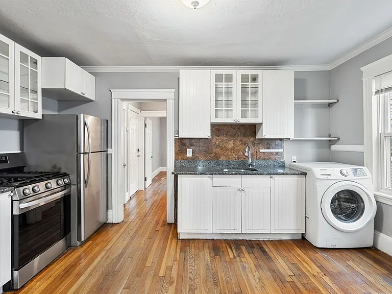 193 Florence St #1R — Photo 1