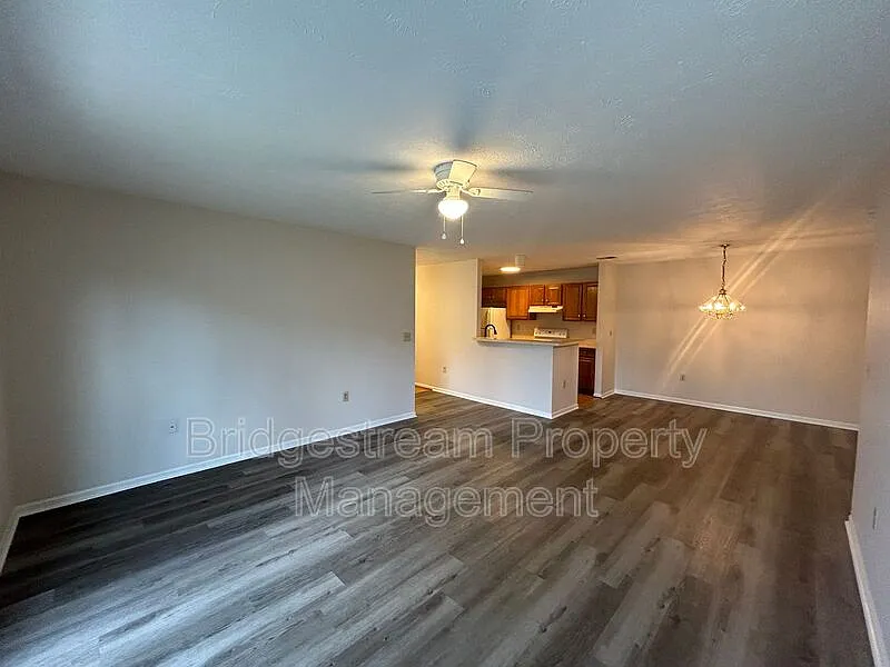 2 bed, 2.0 bath, 1077 sqft, $1,495 — Photo 3