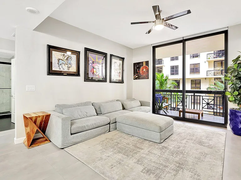 801 S Olive Ave #1018 — Photo 3