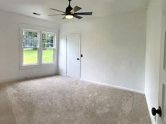 4th image of 1042 Royal Ave