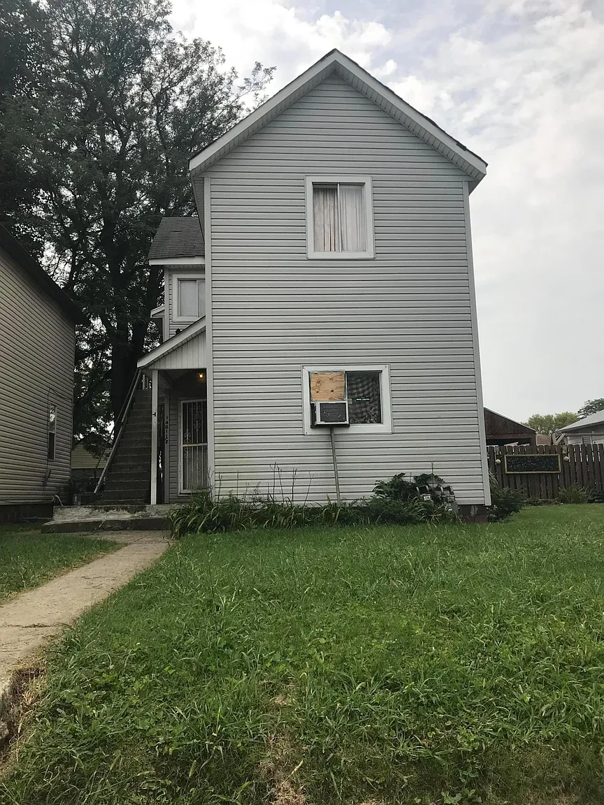 1401 Granville St photo 1
