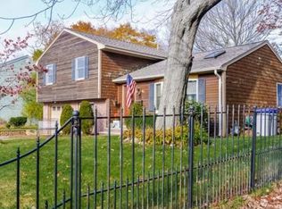 18 Bicknell Ave, Rumford, RI 02916