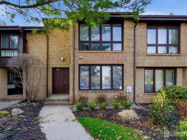 172 Nathan Dr, North Brunswick, NJ 08902