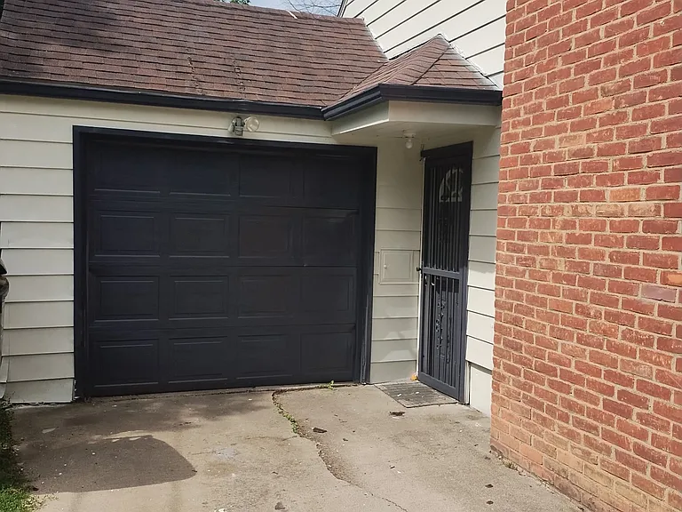 2555 Altoona St — Photo 2