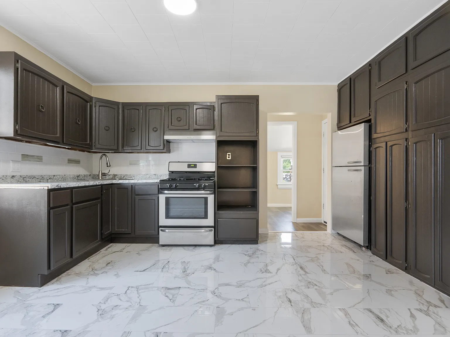 4 bed, $3,300 — Photo 4